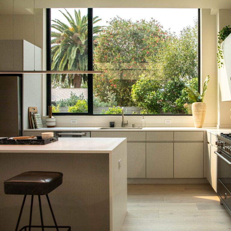 cat-han-VgyN_CWXQVM-unsplash