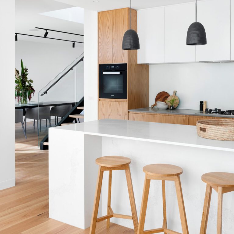 r-architecture-CCjAPxoQWgQ-unsplash